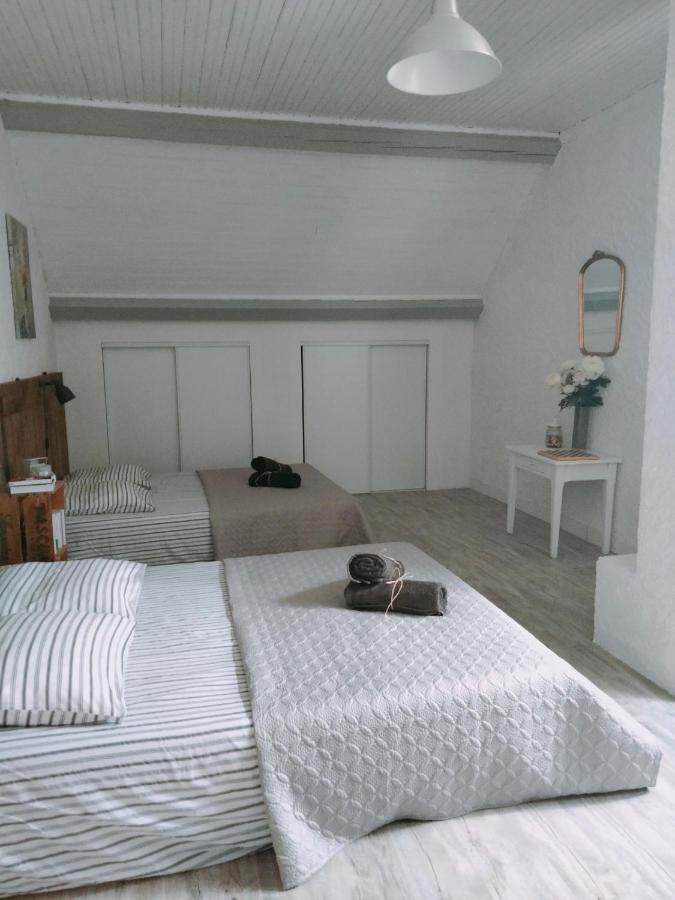 Chambre Familiale Anna "Mon Lit Au Pre" , Jusqu'A 4 Adultes Et 2 Enfants Avec Piscine Familles, Couples Ou Femmes Seulement Pontours Ngoại thất bức ảnh